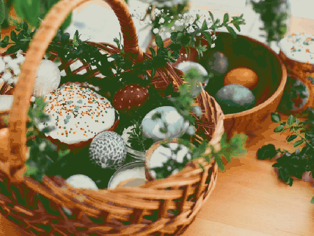 Koszyczki czekają na poświęcenie pokarmów